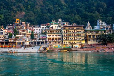 Delhi to Rishikesh Cab Service – Safe Spiritual Getaway with Vivoo Trip